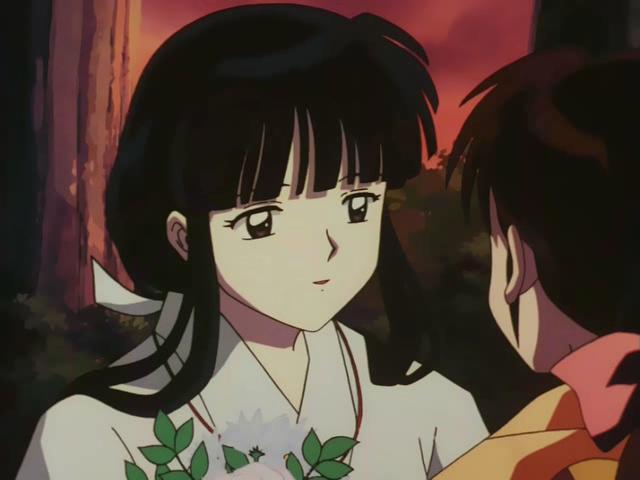 Otaku Gallery  / Anime e Manga / Inu-Yasha / Screen Shots / Episodi / 022 - Il sorriso malvagio, Kikyo tra la vita e la morte / 075.jpg